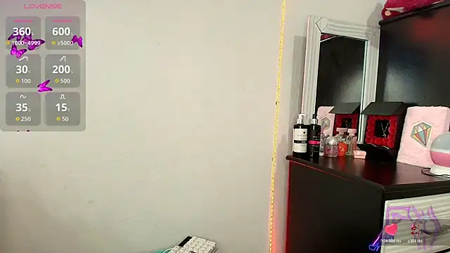 Snapshot of charlotte_walker1 chatting on December 2025 10:22:02 PM charlotte walker1 online show from December 2025 10:22:02 PM