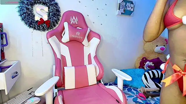 Snapshot of charlotte_walker1 chatting on December 2025 10:51:02 AM charlotte walker1 online show from December 2025 10:51:02 AM