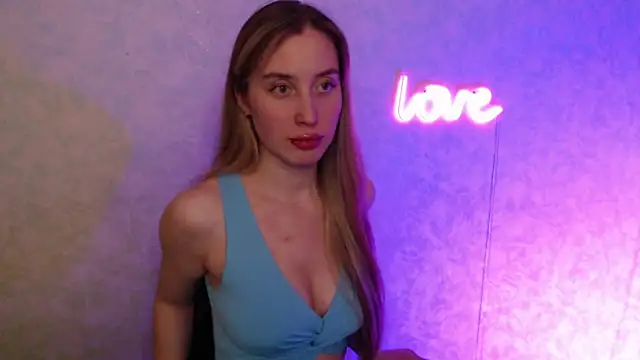 MiaMoore333 online show from March 2025 04:00:02 PM