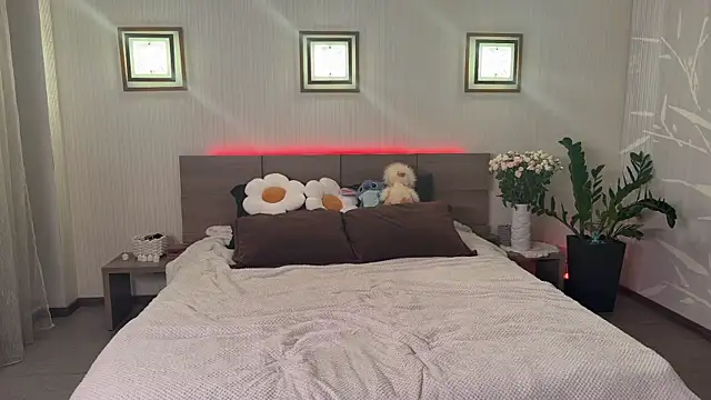 roselyn rose online show from October 2025 02:39:02 PM