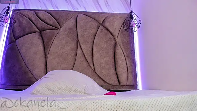 Kanela miller  online show from October 2025 12:35:03 PM