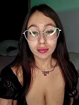 adara evanss online show from December 2025 11:05:02 PM