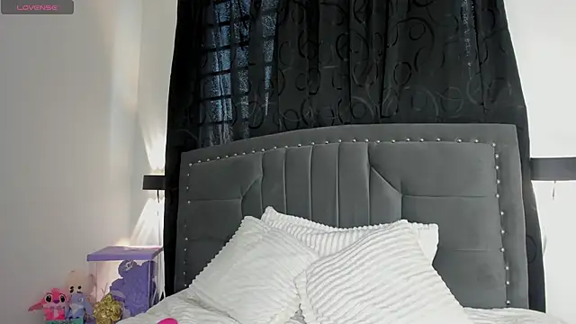 Lilith Thompson online show from November 2025 04:50:02 PM