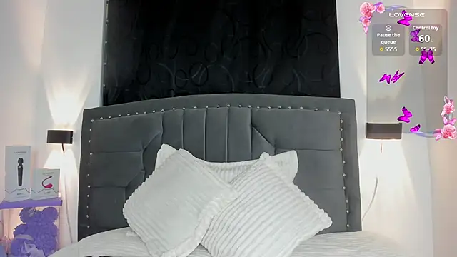 Lilith Thompson online show from November 2025 12:22:02 AM