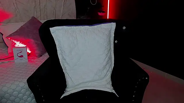 Lilith Thompson online show from March 2025 03:28:02 PM
