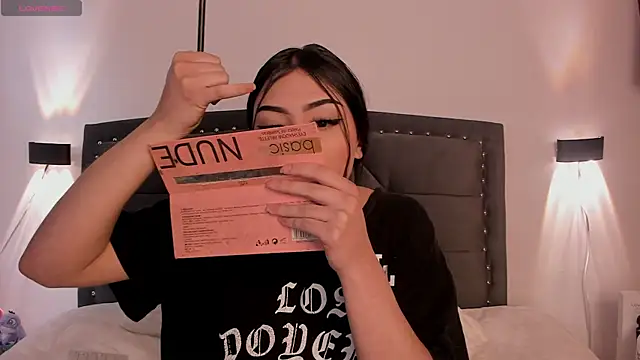 Lilith Thompson online show from October 2025 12:48:01 PM