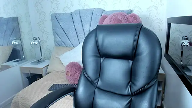 Lilith Thompson online show from March 2025 12:06:02 PM