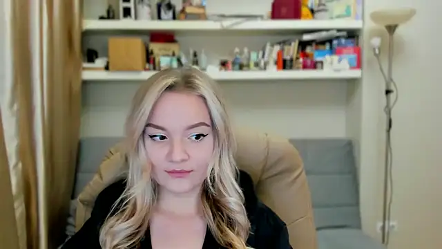 Snapshot of Kara_Smith_ chatting on October 2025 10:43:02 PM Kara Smith online show from October 2025 10:43:02 PM