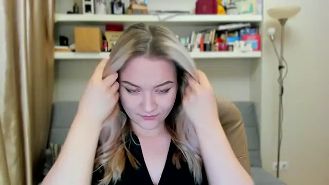 Kara Smith  online show from October 2025 10:32:02 PM