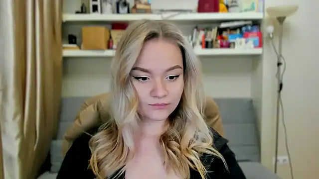 Kara Smith  online show from November 2025 10:57:02 PM