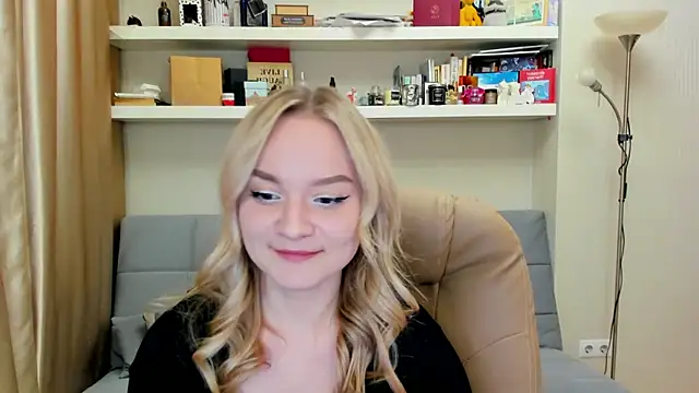 Snapshot of Kara_Smith_ chatting on March 2025 12:44:01 AM Kara Smith online show from March 2025 12:44:01 AM