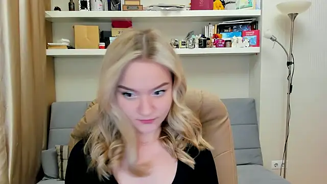Snapshot of Kara_Smith_ chatting on February 2025 11:03:01 PM Kara Smith online show from February 2025 11:03:01 PM