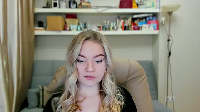 Kara Smith  online show from November 2025 01:42:01 AM