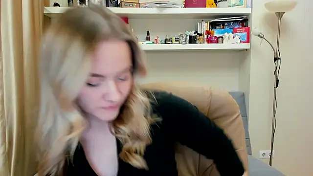 Snapshot of Kara_Smith_ chatting on January 2025 10:34:01 PM Kara Smith online show from January 2025 10:34:01 PM