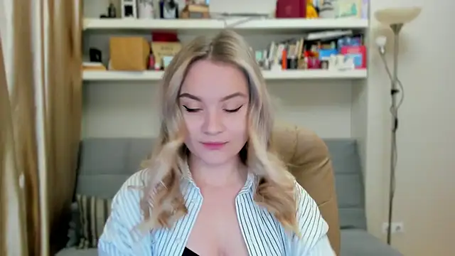 Kara Smith  online show from October 2025 10:32:02 PM