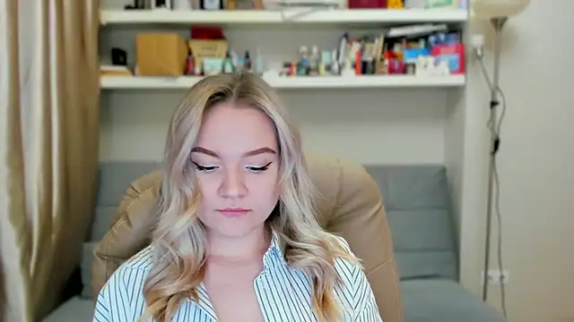 Kara Smith  online show from November 2025 10:36:01 PM