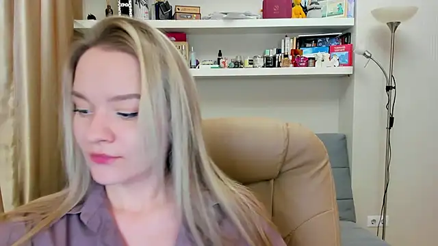 Snapshot of Kara_Smith_ chatting on December 2024 10:18:02 PM Kara Smith online show from December 2024 10:18:02 PM