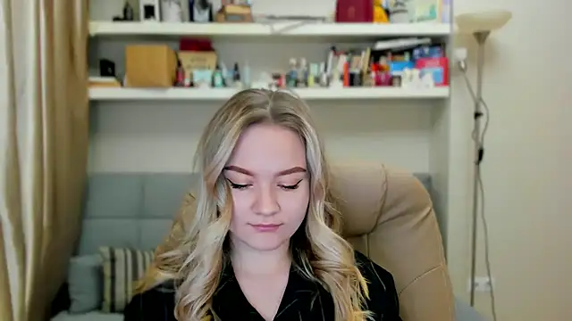 Kara Smith  online show from November 2025 11:19:01 PM