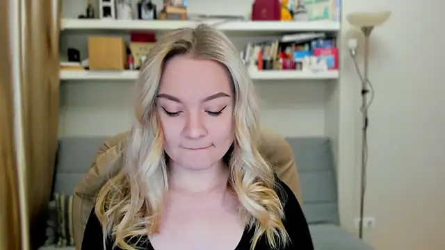Snapshot of Kara_Smith_ chatting on October 2025 10:41:02 PM Kara Smith online show from October 2025 10:41:02 PM