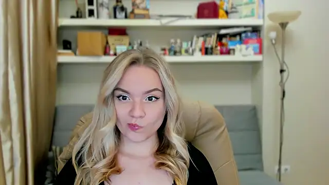 Kara Smith  online show from October 2025 12:07:01 AM