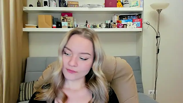 Snapshot of Kara_Smith_ chatting on December 2024 11:19:01 PM Kara Smith online show from December 2024 11:19:01 PM