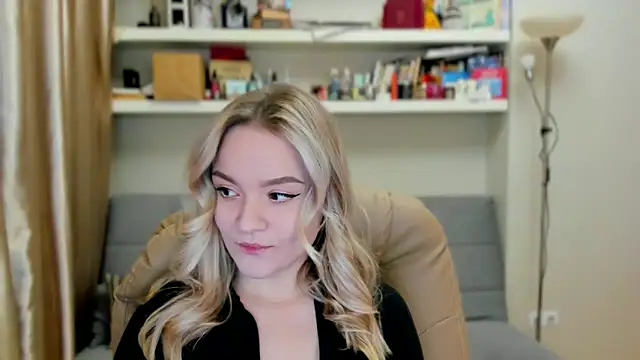 Snapshot of Kara_Smith_ chatting on October 2025 09:39:01 PM Kara Smith online show from October 2025 09:39:01 PM