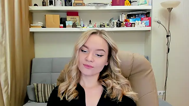 Snapshot of Kara_Smith_ chatting on February 2025 09:26:02 PM Kara Smith online show from February 2025 09:26:02 PM