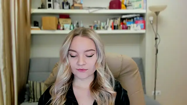 Kara Smith  online show from November 2025 11:09:01 PM