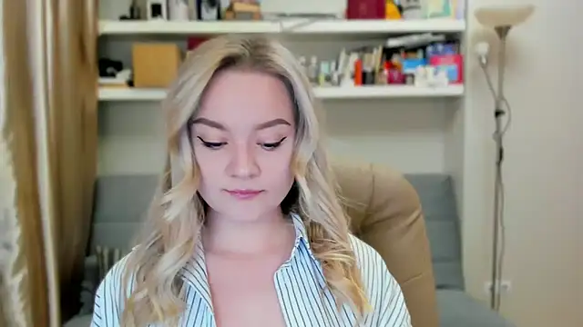 Snapshot of Kara_Smith_ chatting on October 2025 10:44:02 PM Kara Smith online show from October 2025 10:44:02 PM