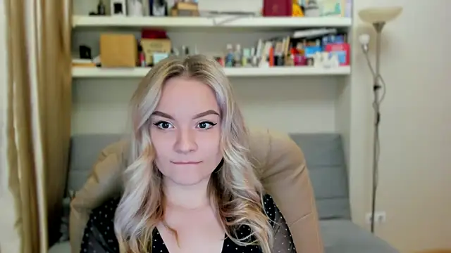 Kara Smith  online show from October 2025 12:10:02 AM