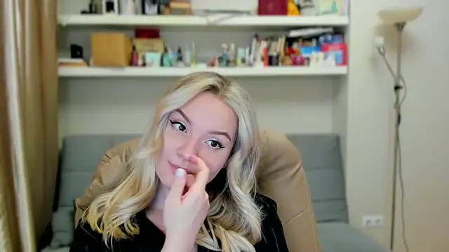 Kara Smith  online show from December 2025 11:58:01 PM