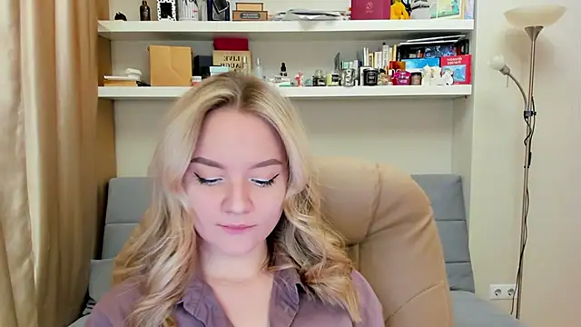 Snapshot of Kara_Smith_ chatting on March 2025 12:05:02 AM Kara Smith online show from March 2025 12:05:02 AM
