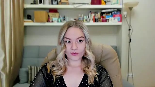 Kara Smith  online show from November 2025 10:13:01 PM