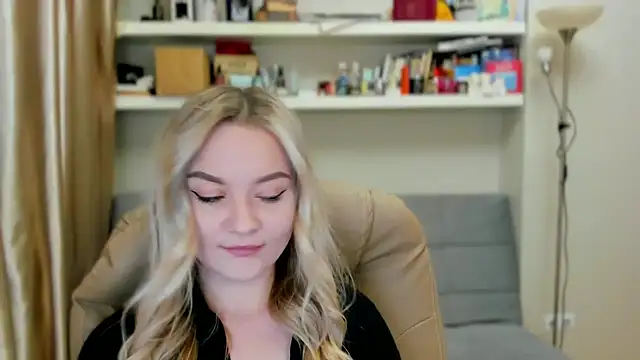 Snapshot of Kara_Smith_ chatting on October 2025 09:16:01 PM Kara Smith online show from October 2025 09:16:01 PM