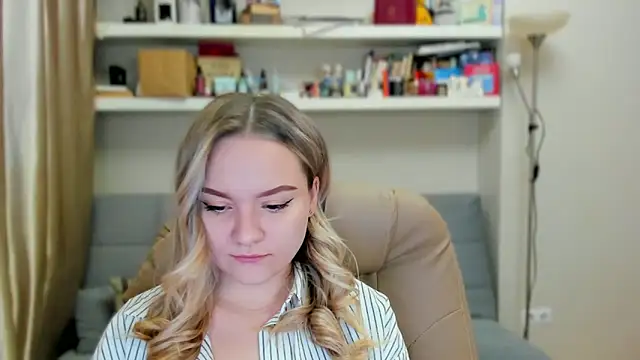 Kara Smith  online show from November 2025 01:39:02 AM