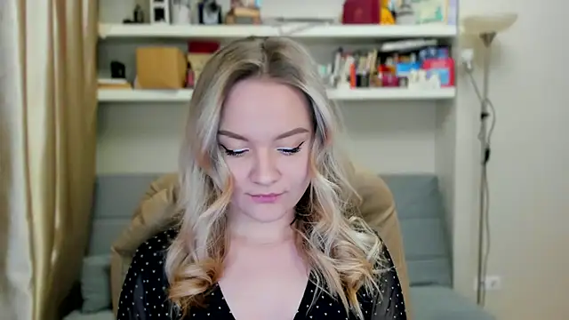 Kara Smith  online show from November 2025 11:26:01 PM