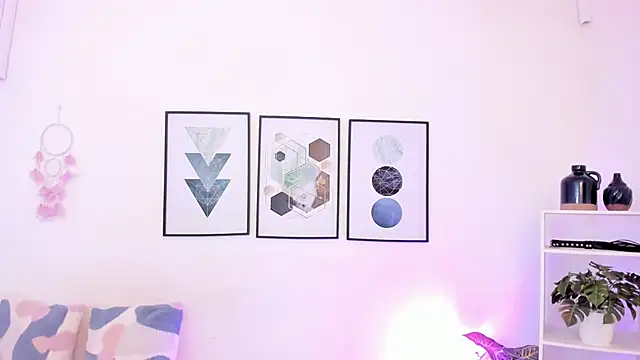 dullce77 online show from November 2025 07:28:02 PM