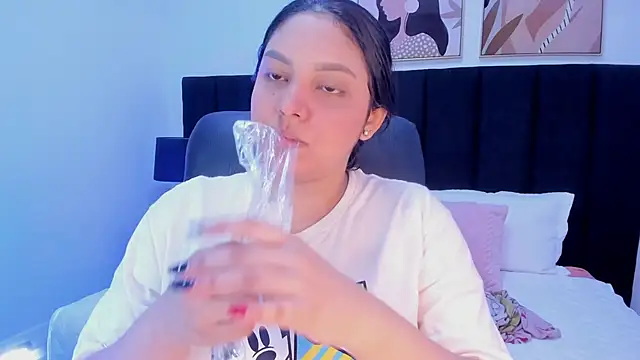 dullce77 online show from February 2026 07:34:02 PM