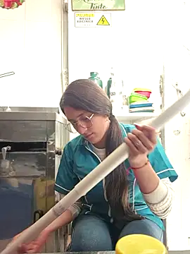 Snapshot of HOLY_DOLL chatting on October 2025 09:36:02 PM HOLY DOLL online show from October 2025 09:36:02 PM