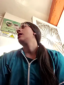 Snapshot of HOLY_DOLL chatting on November 2025 09:20:02 PM HOLY DOLL online show from November 2025 09:20:02 PM