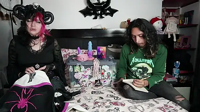 Snapshot of Devil_And_Princess chatting on February 2026 02:31:02 AM Devil And Princess online show from February 2026 02:31:02 AM