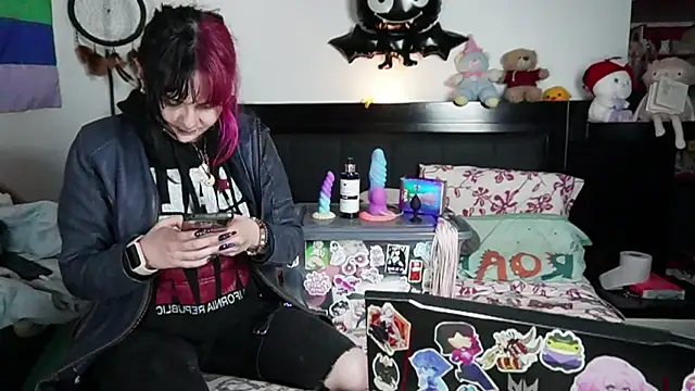 Snapshot of Devil_And_Princess chatting on February 2026 01:27:02 AM Devil And Princess online show from February 2026 01:27:02 AM