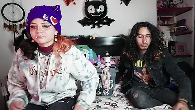 Snapshot of Devil_And_Princess chatting on January 2026 01:54:02 AM Devil And Princess online show from January 2026 01:54:02 AM