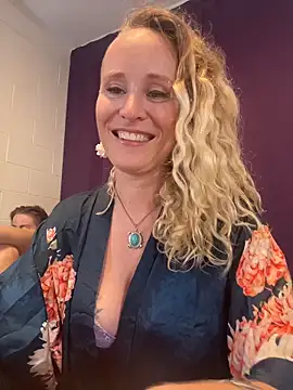 Snapshot of SusieandLacey chatting on June 2026 07:09:02 AM SusieandLacey online show from June 2026 07:09:02 AM