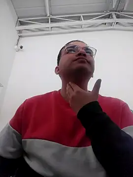 Snapshot of Andy-rtg chatting on October 2025 04:19:02 PM Andy-rtg online show from October 2025 04:19:02 PM