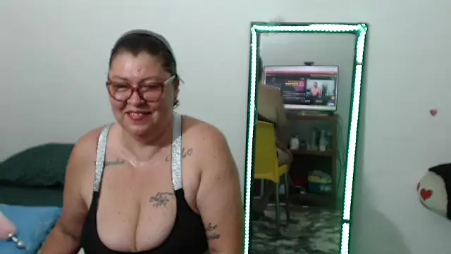 Snapshot of Olgahunder chatting on April 2026 03:24:01 AM Olgahunder online show from April 2026 03:24:01 AM