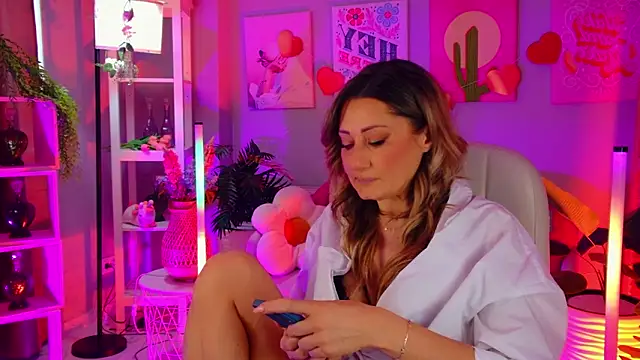 Snapshot of SarahAlluring chatting on March 2026 12:09:01 PM SarahAlluring online show from March 2026 12:09:01 PM