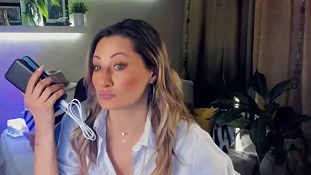 SarahAlluring online show from May 2026 06:13:02 PM