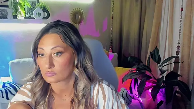 SarahAlluring online show from May 2026 03:39:02 PM
