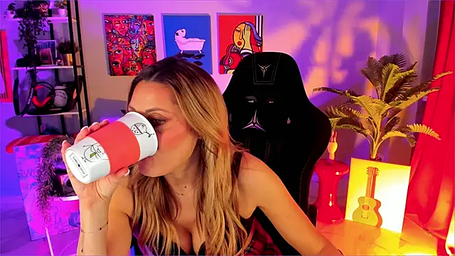 Snapshot of SarahAlluring chatting on December 2025 12:38:01 PM SarahAlluring online show from December 2025 12:38:01 PM